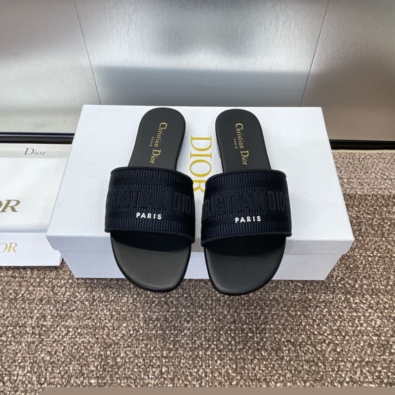 ch**an D*or slippers